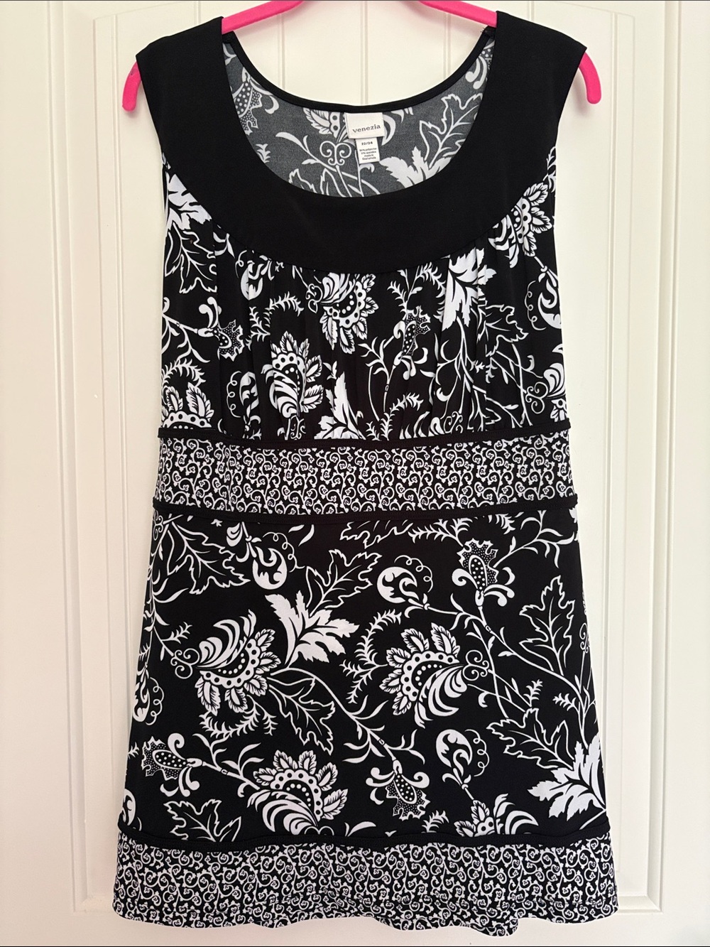 Venezia Black and White Floral Sleeveless Blouse
